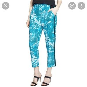 Trouve palm print slim capri pants